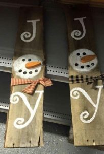 painted-holiday-signs